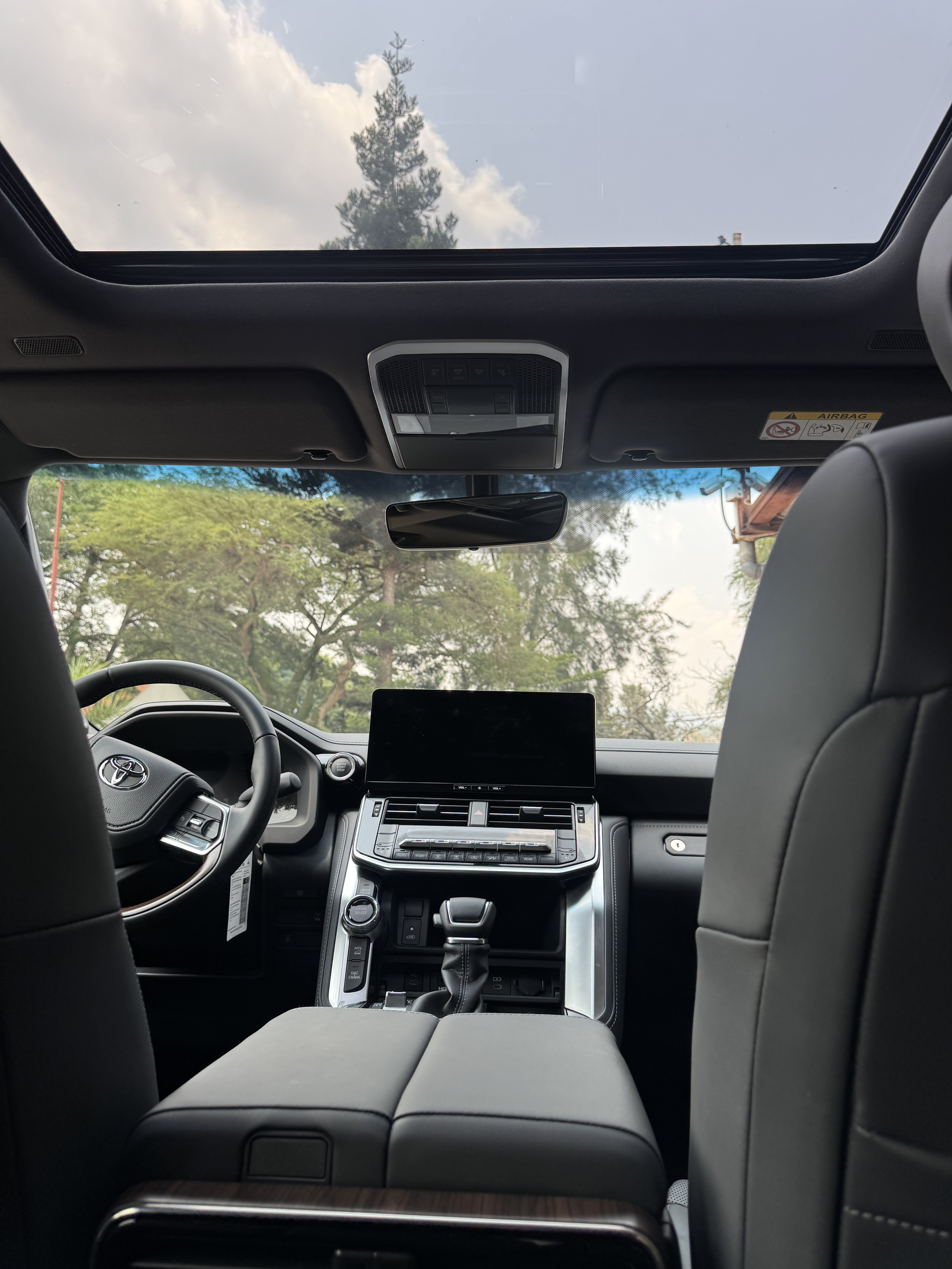 Land Cruiser 250 Series view 3