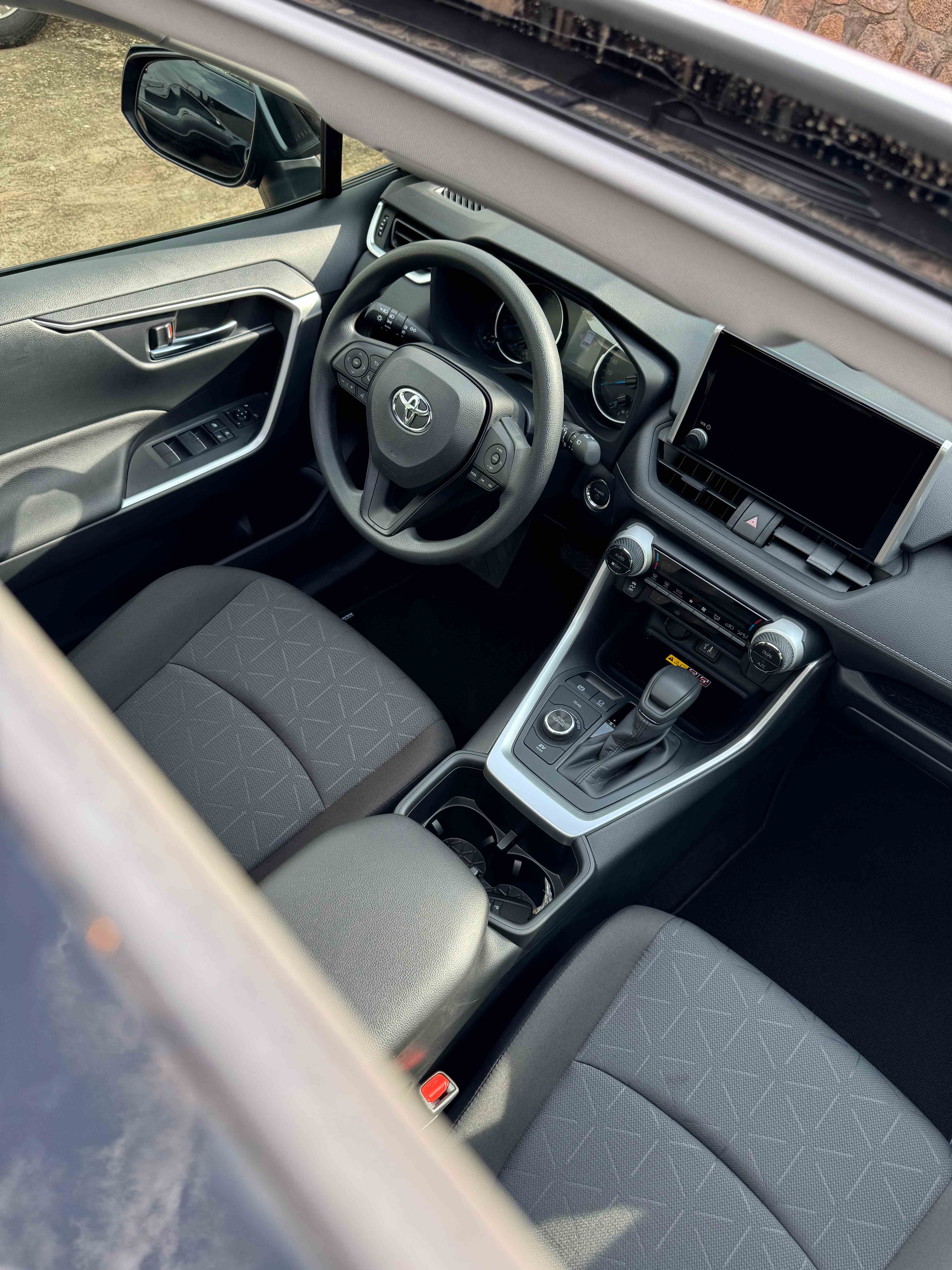 Toyota RAV4 2024 view 4